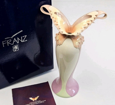 RARE Franz Collection Papillon Butterfly Spread Wings Flower Vase XP1692 w/ Box!