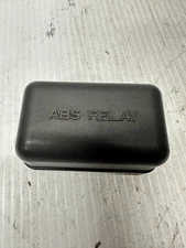 2001-2007 TOYOTA HIGHLANDER ENGINE ABS RELAY BOX LID COVER TOP S8