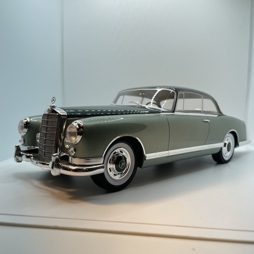 Bos 1:18 Mercedes Benz 300B Pininfarina Light green 1955 Unopenable Car Model - Picture 3 of 13