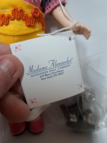 Madame Alexander 8” Doll 48285 - You Can’t Catch the Gingerbread Man New In Box - Picture 7 of 13