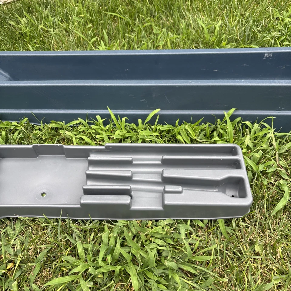 Camión Chevy GMC OBS 88-94 cabina regular C/K soporte de gato trasero almacenamiento azul Foto 2 de 4