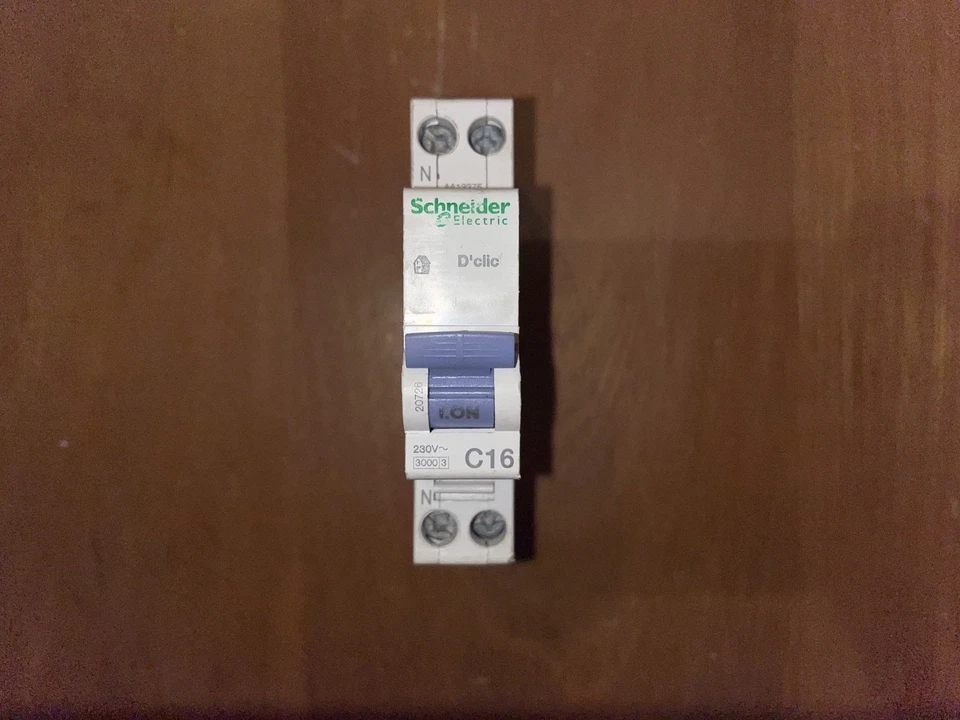 DISJONCTEUR MODULAIRE 16A COURBE C, 20726 D'clic SCHNEIDER ELECTRIC 16AMPERES - Photo 2/2