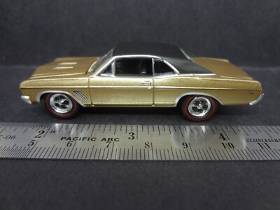 Johnny Lightning 1967 Buick GS 400 gold mist - Loose 1:64