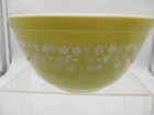 PYREX Spring Blossom or Crazy Daisy 1.5 lt. White & Lime Green Mixing Bowl  #402