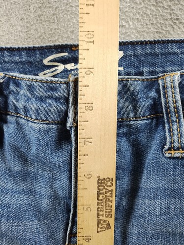 Seven7 Women's Jean Shorts Blue Size 4 Weekend Short Cut-Off Low Rise 5" Denim - Picture 8 of 9