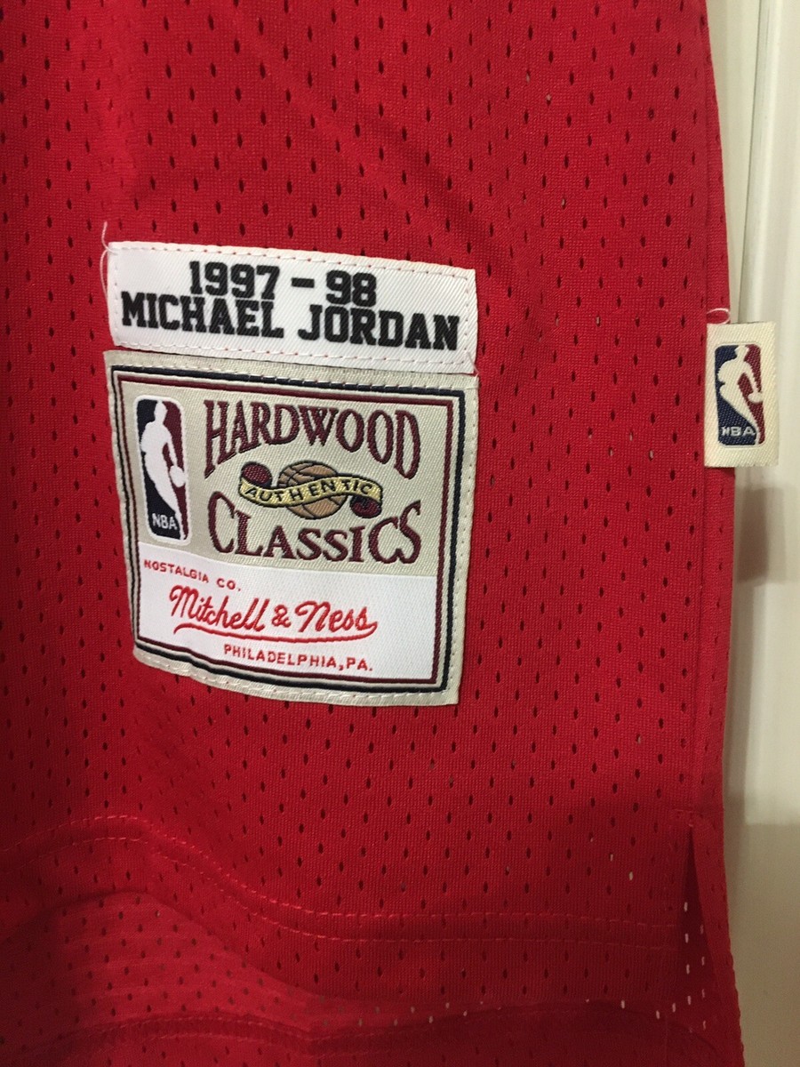 Michael Jordan 1997-1998 Hardwood Classics Mitchell & Ness Bulls NBA Jersey 36S