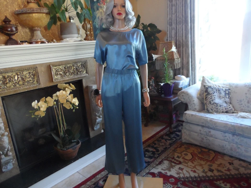 Nuevo Conjunto de Pijama Manga Corta Satinado Azul Claro Suave Surroundings Talla M-PM Foto 4 de 4