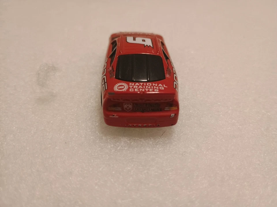 Diecast 1/64 Nascar #9 Dodge National Training Center General Mills rojo Foto 4 de 4