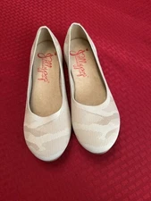 Jellypop Apex Tan Camo Flats Size 9.5 Women Memory Foam.  EXCELLENT Condition!!