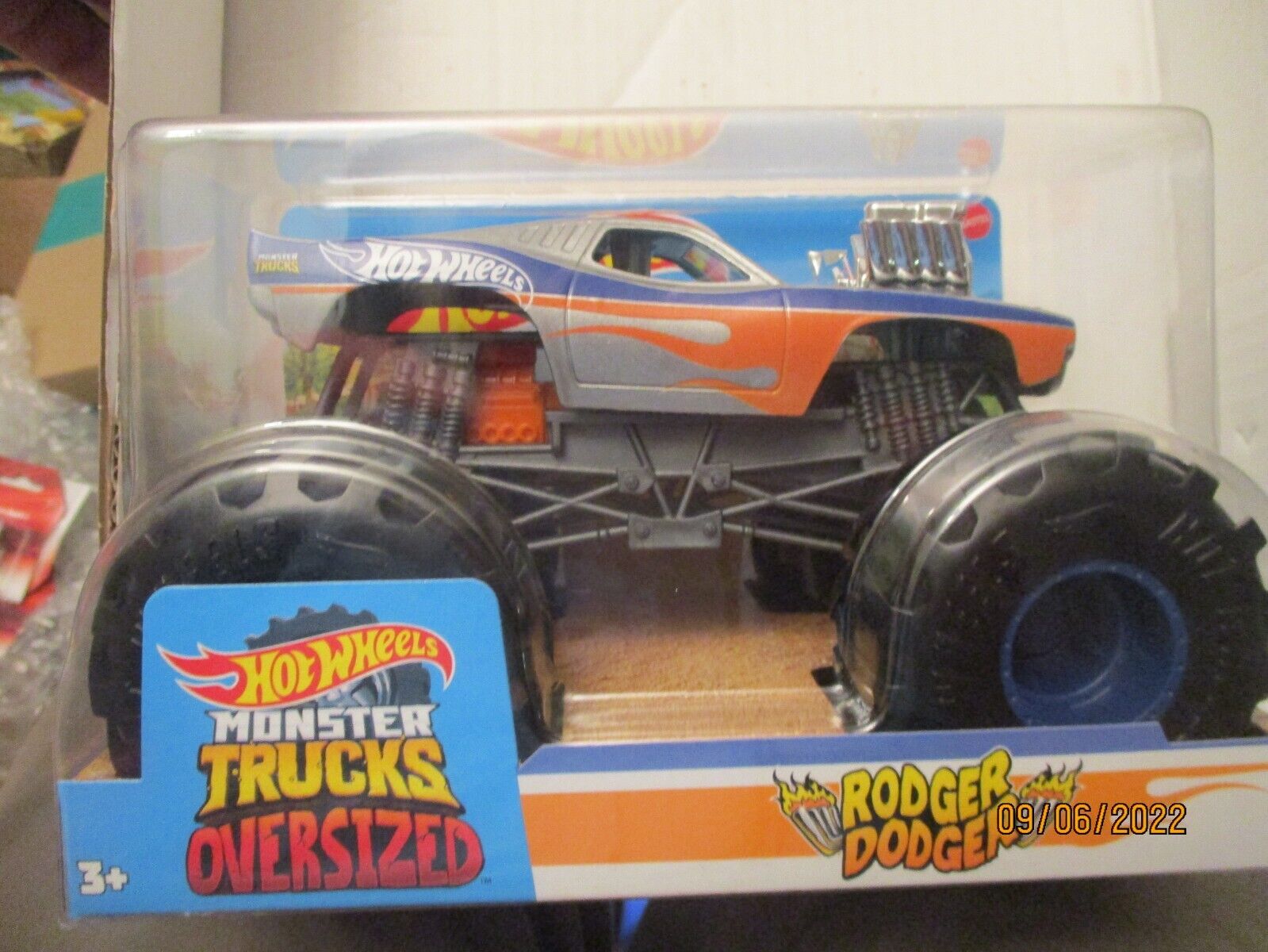 Hot Wheels Monster Trucks Rodger Dodger - 1:24 Scale Oversized