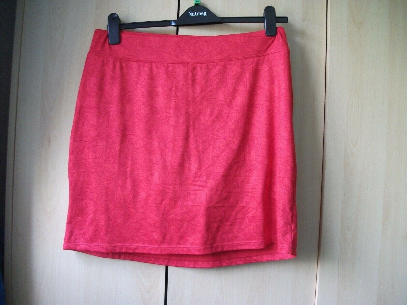 NEW before selling ☆ Ladies Segment Luxe red stretchy short New item VGC a size in skirt L