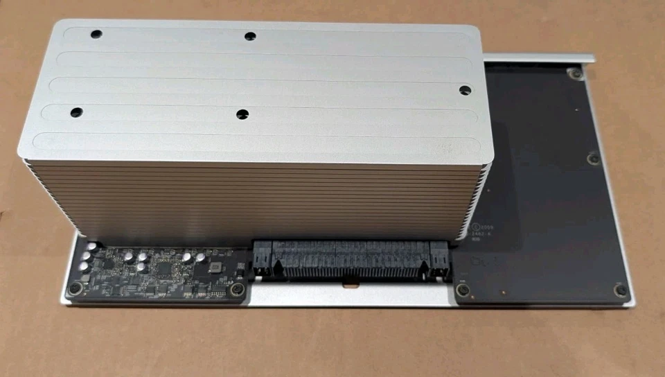 Mac Pro Quad Core 2.8 Xeon W3530 2010 16gb Ram CPU Tray - Image 2 of 4