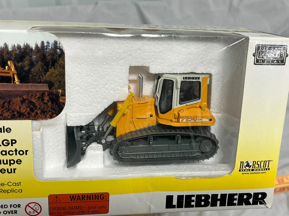 Liebherr Bulldozer PR724 LGP 1:50 NORSCOT Diecast NIB - Image 4 of 4