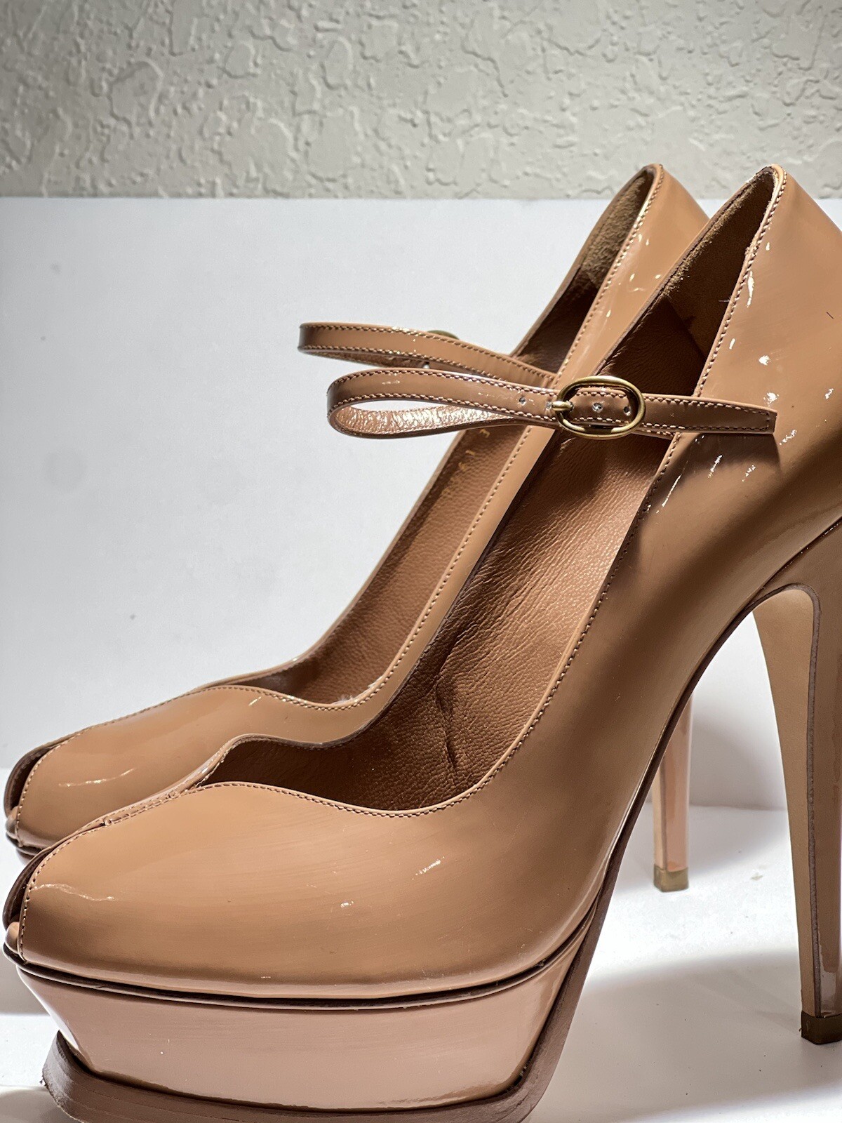 Décolleté tributo nude Saint Laurent taglia EU 37 5 US 7