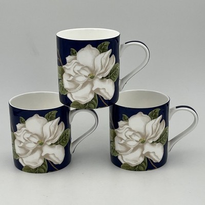 3 Queens Sanderson Fine Bone China Tassen im Sweet Bay Muster - blau-weiße Blumen