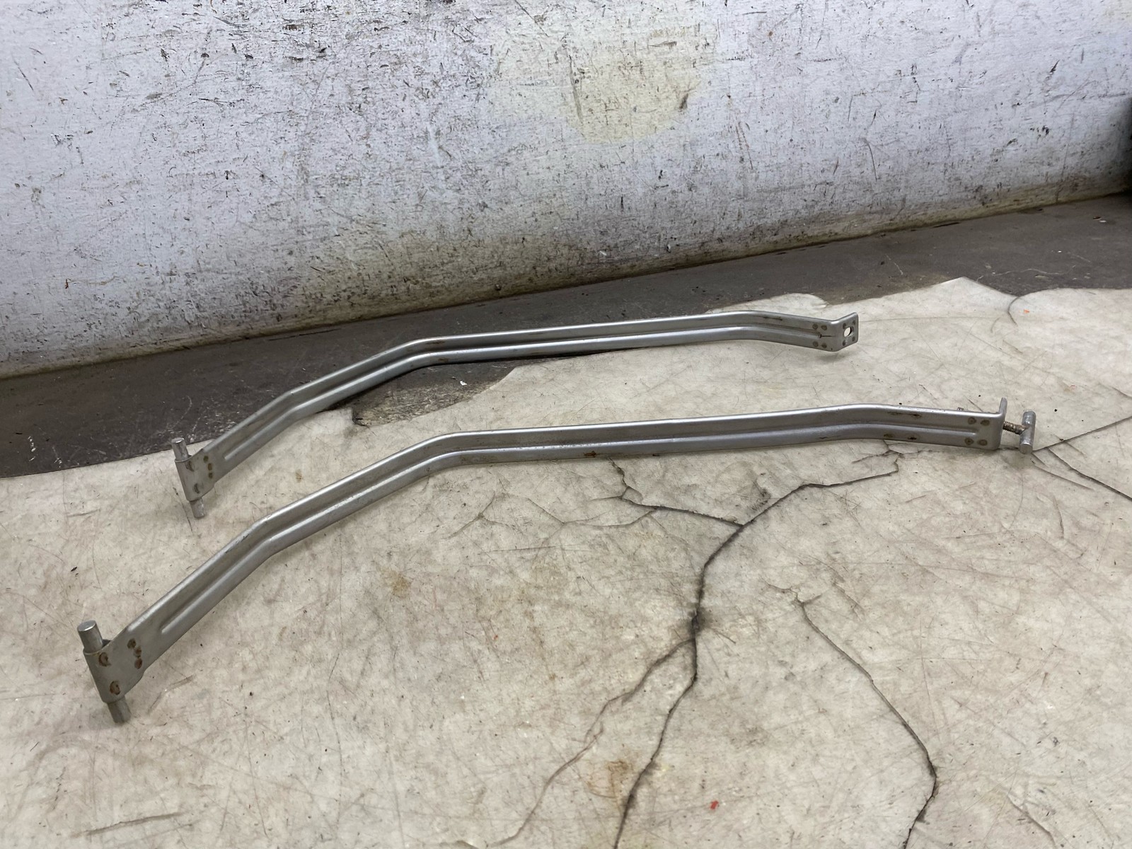2020-2025 ASTON MARTIN DBX OEM 4.0L GAS FUEL TANK STRAP SET 2 PCS MY83-P9B155-AD