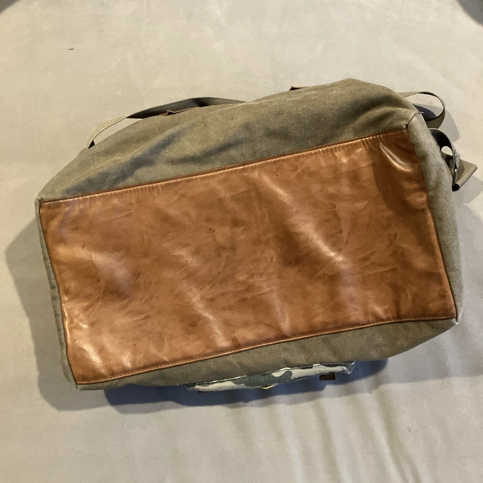 Impresionante - Steve Madden - Bolso de fin de semana de lona / cuero - Parches cosidos - Paz - Camuflaje Foto 4 de 4