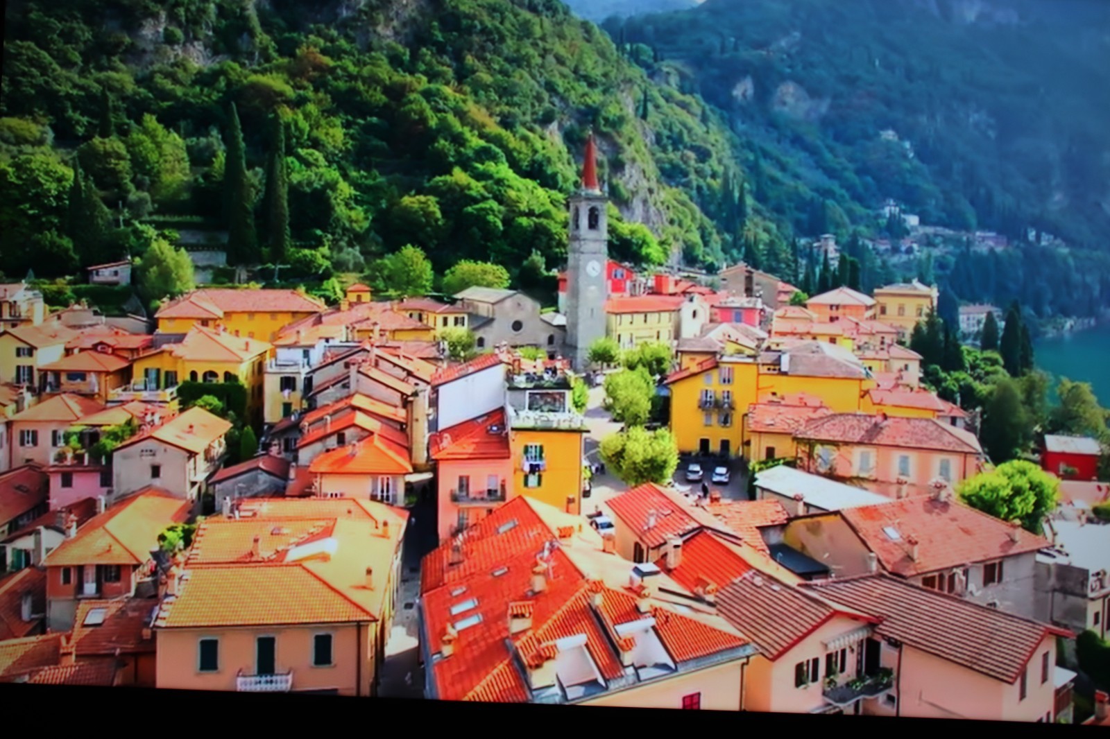  Hisense 85 " big screen led tv- Lightly used (2024 mode) Used only for moviesl