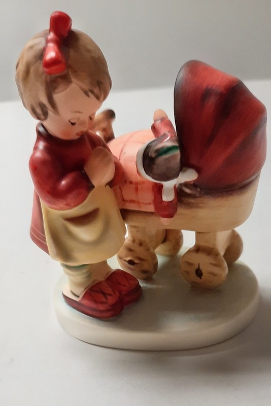 Goebel Hummel 'Doll Mother' Figurine #67 Vintage W.Germany 4"