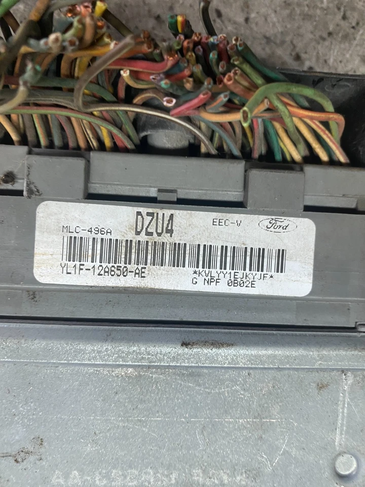 2000 Lincoln Navigator  Computer Brain Engine Control ECU ECM Module Q2952 DG - Image 4 of 4