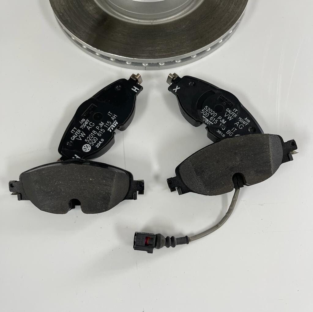 Genuine VW Volkswagen Passat Set Front Brake Discs And Pads 8v0698151