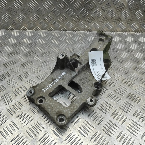 VW GOLF MK5 Variant 1K Lichtmaschinen-Generator-Halterung 06F903143E 2,0 Benzin