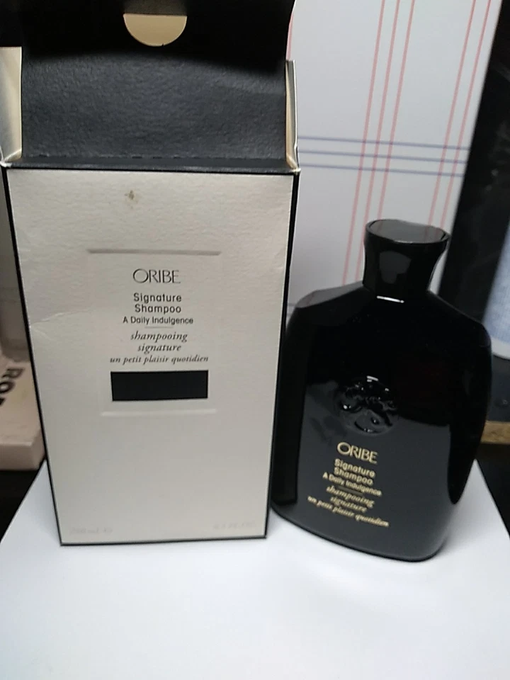 Oribe Signature Shampoo A Daily Indulgence 250ml/ 8.5oz BOXED - Image 2 of 4