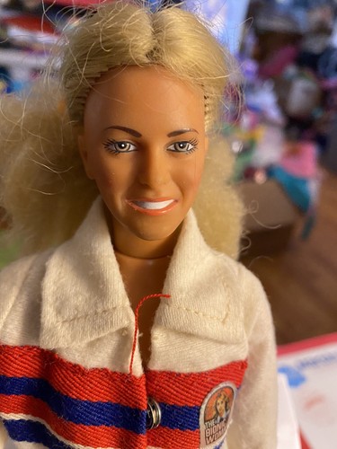 Kenner Bionic Woman Jaime Sommers Action Figure Doll White Jacket Track & Shoes - Picture 2 of 12
