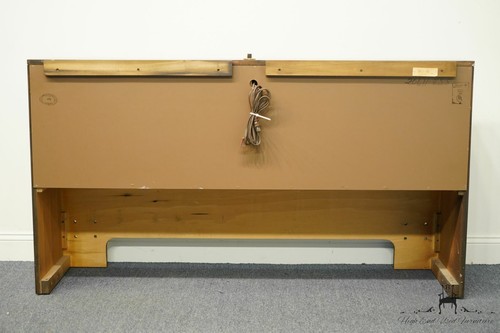 THOMASVILLE FURNITURE Winston Court Collection Solid Cherry Queen Size Storag... - Picture 9 of 10