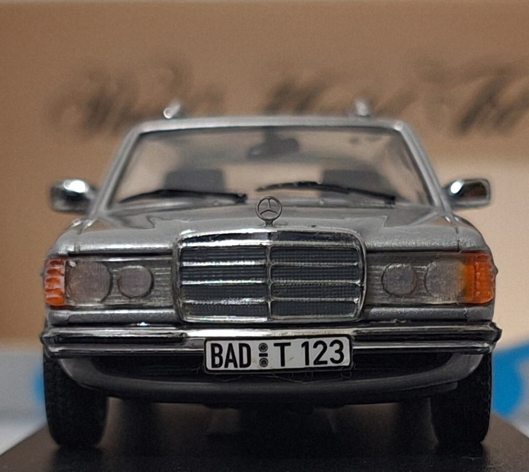 Mercedes-Benz 230 TE (W123) Break 1975 Silver 1:43 Minichamps