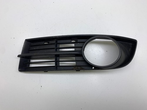 Volkswagen Touran I 2005 Verkleidung Nebelscheinwerfer / Gitter vorne DRA25678