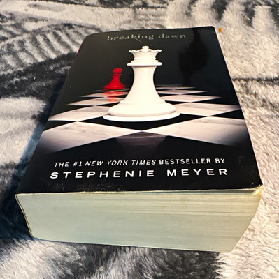 Stephenie Meyer Breaking Dawn (Twilight Saga) Paperback Young Adult Vampire
