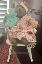 Boyds 2 Piece Momma Bearsley with Baby Bundles in Rocking Chair