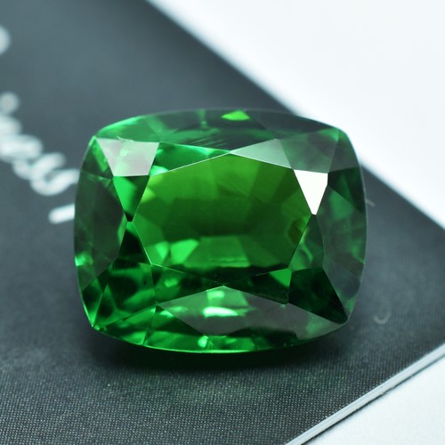 Cojín de granate tsavorita natural de 9,00 quilates corte verde certificado VVS piedras preciosas sueltas - Imagen 2 de 5