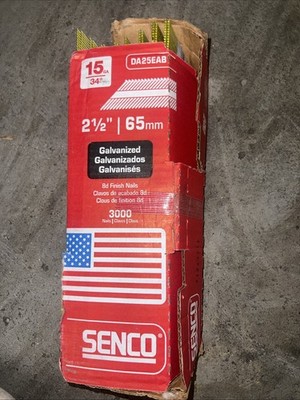 Senco DA25EAB 2-1/2'' 15 Gauge 34 Angled Galvanzied Strip Finish Nails 3000 Count