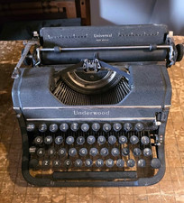 Underwood Universal Portable Manual Typewriter 1949 With Case thumbnail