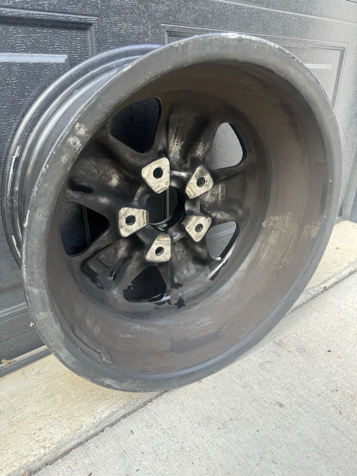 DUAS rodas usadas Porsche 911 86’ FUCHS 6Jx16 91136102044 - Imagem 4 de 4