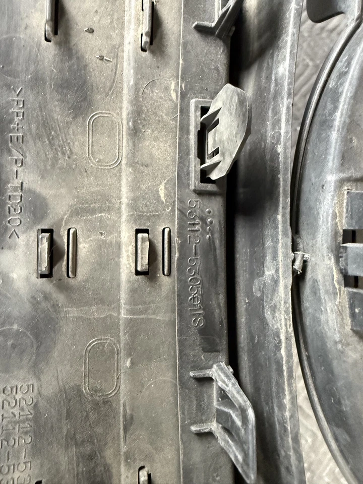 Parrilla de parachoques delantero OEM para Lexus IS350 IS250 2014-2016 Foto 3 de 4