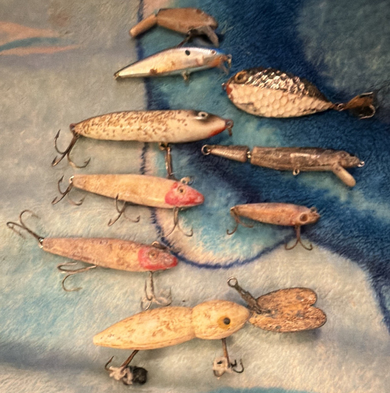 Lot of 8 Hard Plastic Fishing Lures for All Freshwater Species