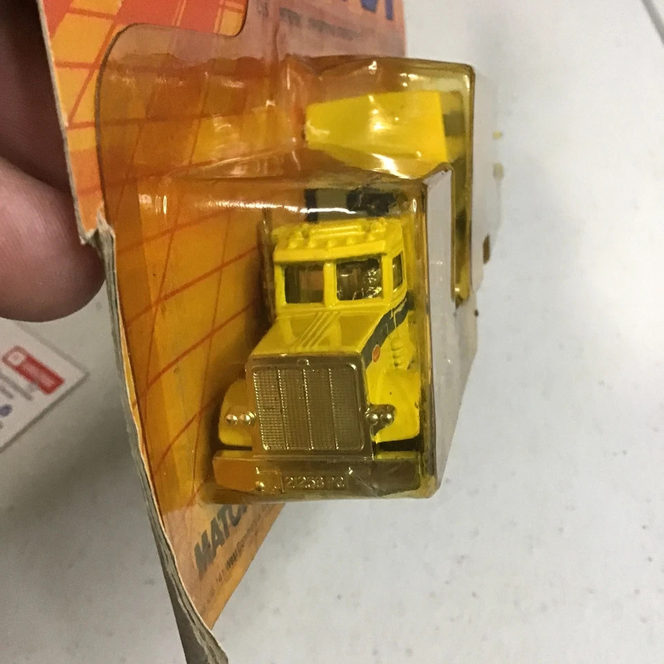 1983 MATCHBOX CONVOY CY5 MICHELIN PETERBILT CONVENTIONAL COVERED SEMI TRUCK 1/64 - Image 4 of 4