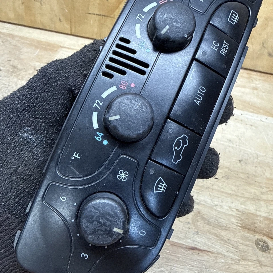 01-04 MERCEDES-BENZ C240 C320 AC TEMPERATURE CLIMATE CONTROL UNIT 2038300685 — 第 3/4 张图片