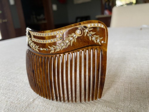 Peine de pelo vintage marrón carey con incrustaciones doradas y pedrería - Imagen 4 de 4