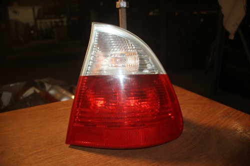 BMW 3ER (E46) 98- KOM.*RÜCKLICHT/HECKLEUCHTE* RECHTS 05/2001 AUSSEN ROT/WEISS