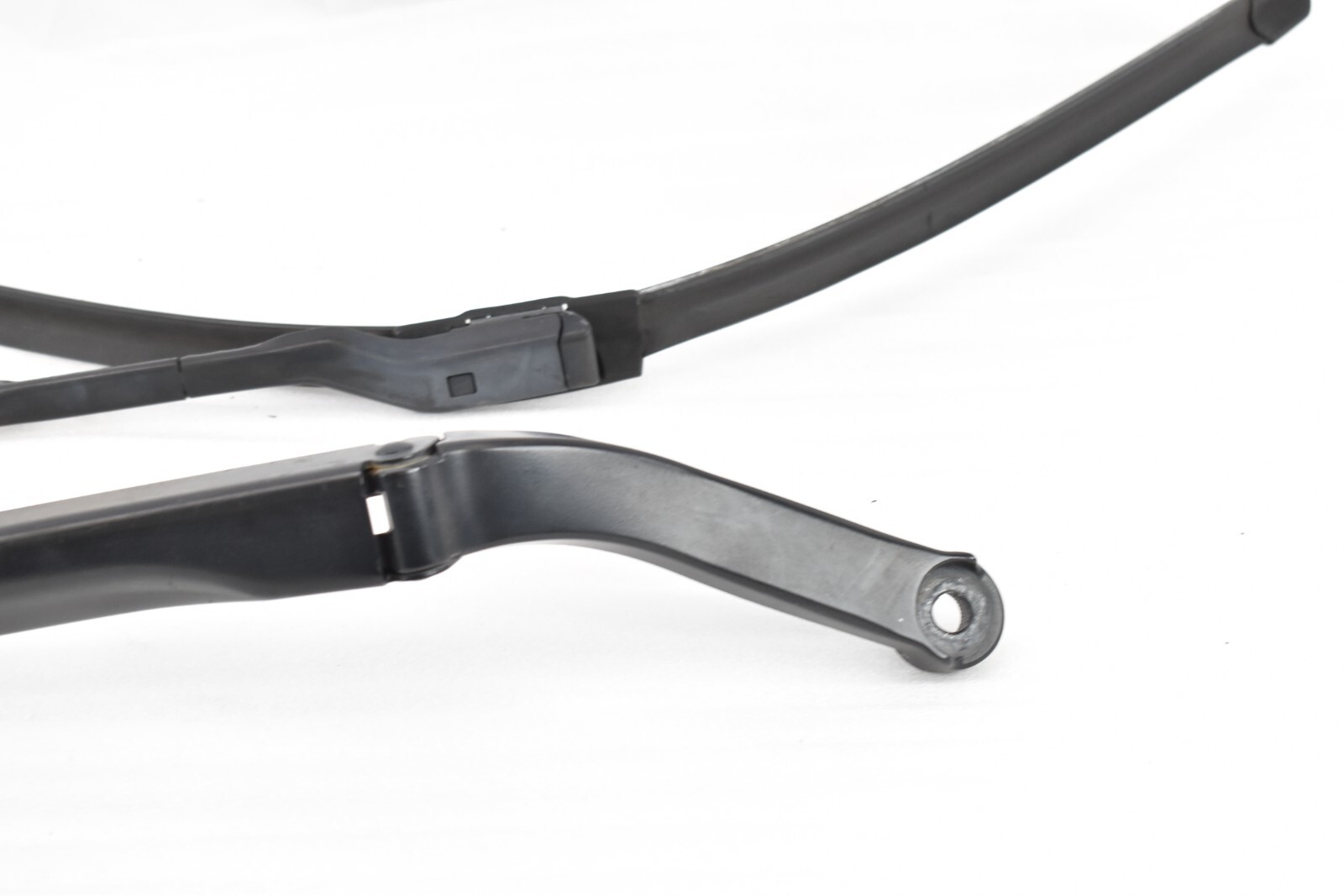 🚀 Genuine Maserati 13-17+ Quattroporte Ghibli LH Windshield Wiper Arm 670007562