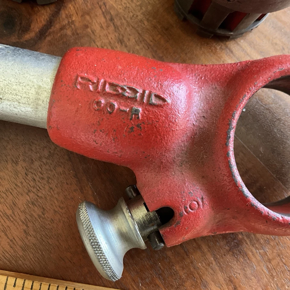 Ridgid 00-R Ratchet Pipe Threader Die Set  1/8”-3/4” 6 Dies Handle & Die Holder - Image 2 of 4