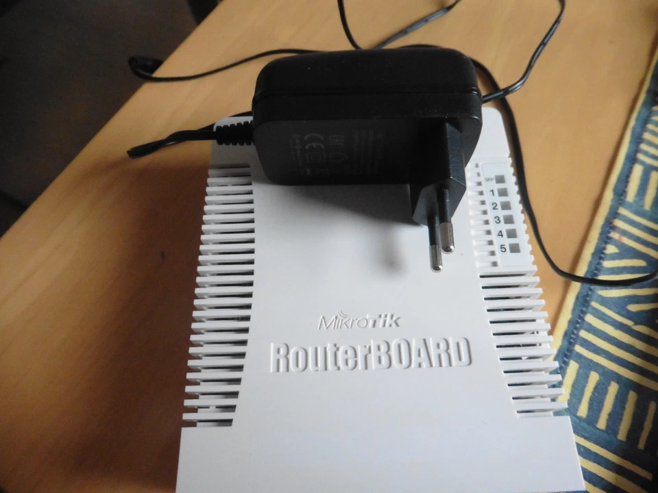 MikroTik Routerboard RB260GS - Bild 3 von 3