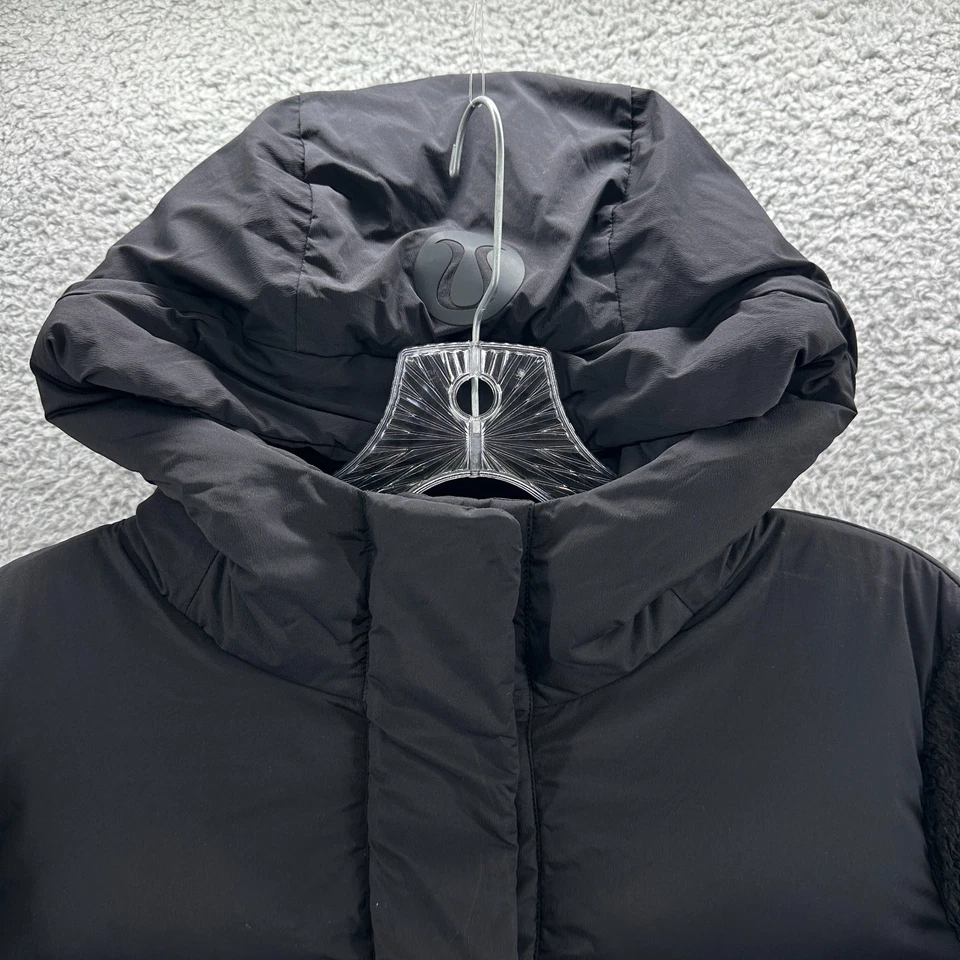 Chaqueta Lululemon Para Mujer 10 Negra Con Capucha Acogedora Clima Pullover Plumón Chaqueta Puffer Foto 2 de 4