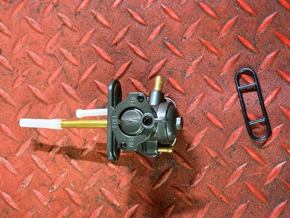 Válvula de combustible 1972-1977 Petcock para Suzuki GT380 GT550 GT750 44300-33600 Foto 2 de 4