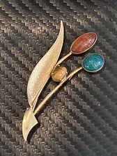 Vintage Egyptian Revival Carved Scarab Gemstone Brooch Gold Tone Flower