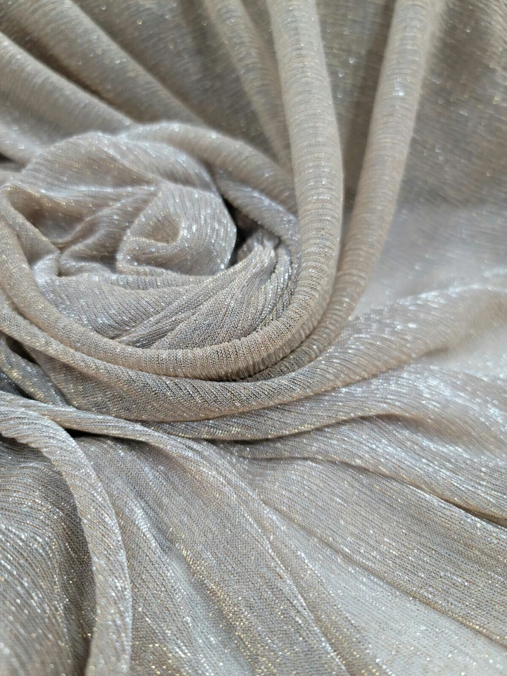 Tela transparente dorada metálica elástica texturizada beige se vende por yarda para Dress Pro Foto 2 de 4